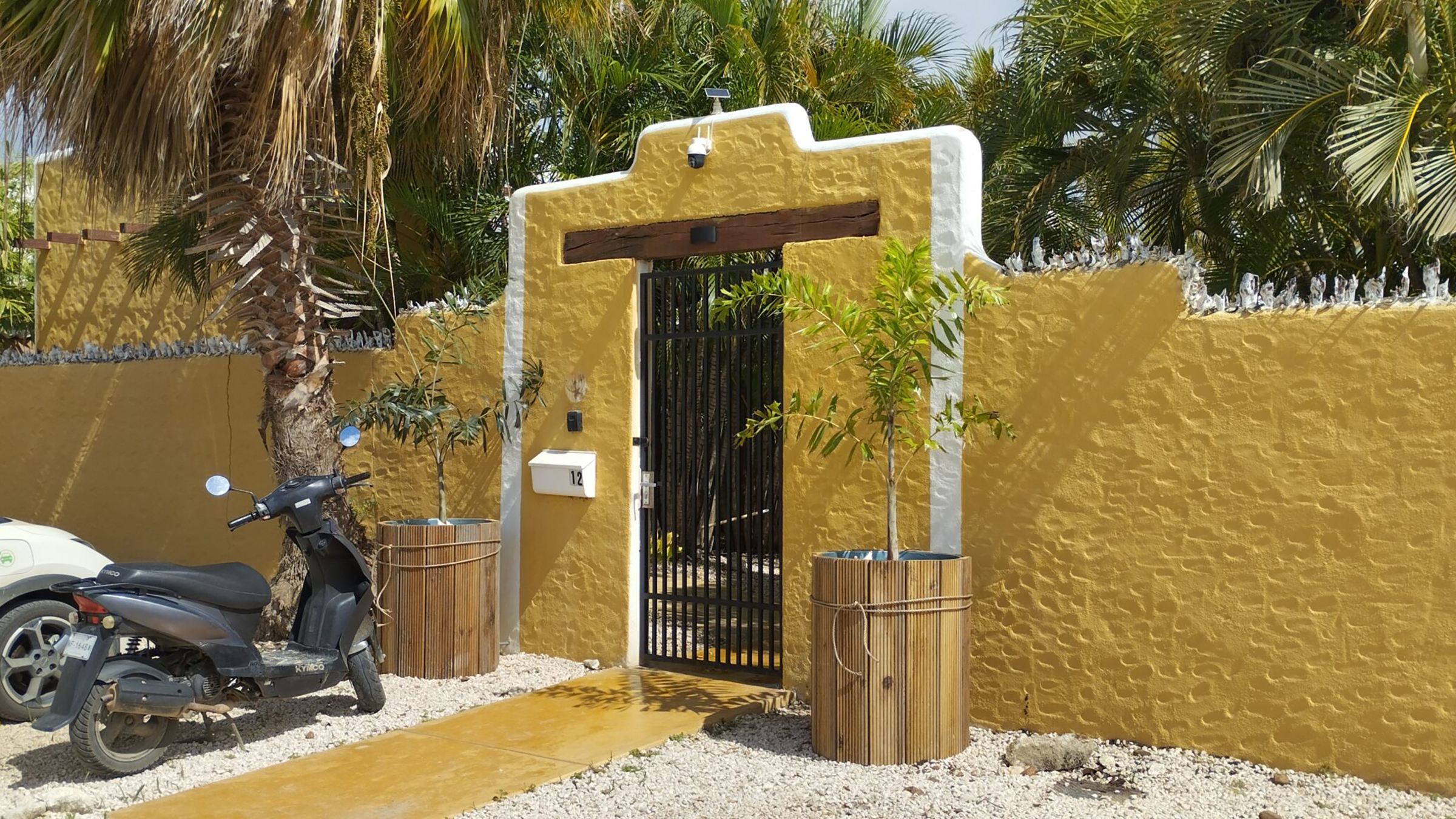 Divehutbonaire_Fun_Gate_01